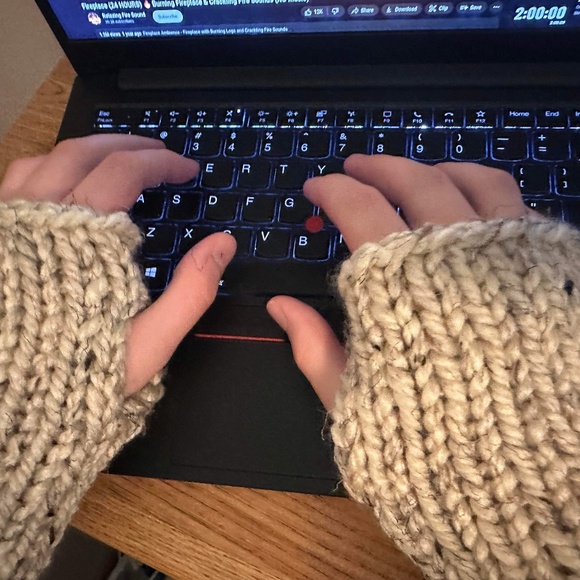 NWT Hand Knit Chunky Wool Fingerless Gloves ~ Unisex - Picture 6 of 7